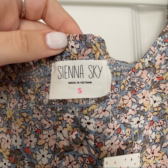 NWT Sienna Sky Floral Dress - Picture 6 of 9